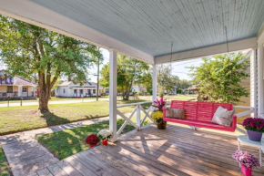 3 Mi to Downtown Covington Cozy Getaway with Porch!